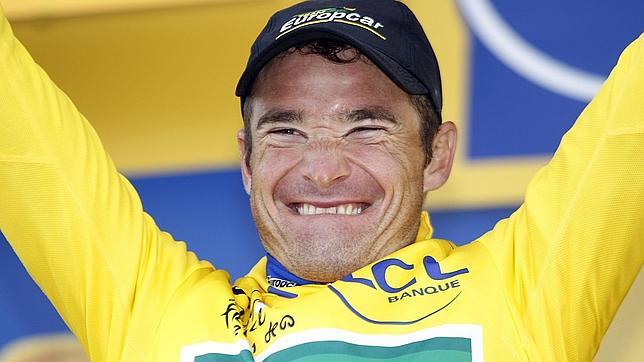 Thomas Voeckler celebra su primera posición en el Tour 2011, al término de la decimoctava etapa