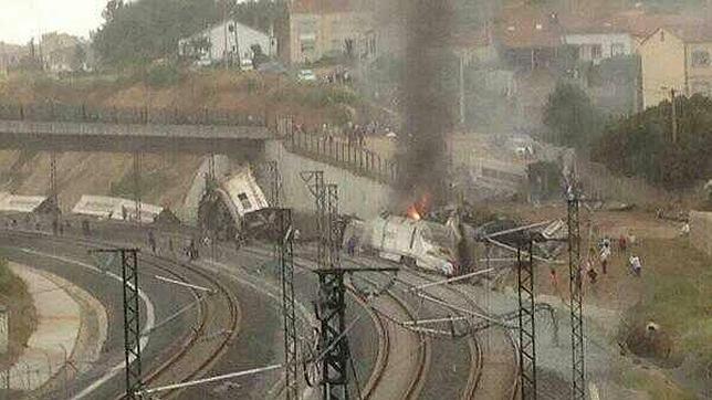 Accidente en Santiago: «Tras la explosión los vagones quedaron unos encima de otros»