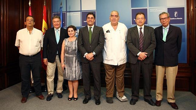 Echániz dice que estudiará el caso de las supuestas firmas falsas que investiga el juez