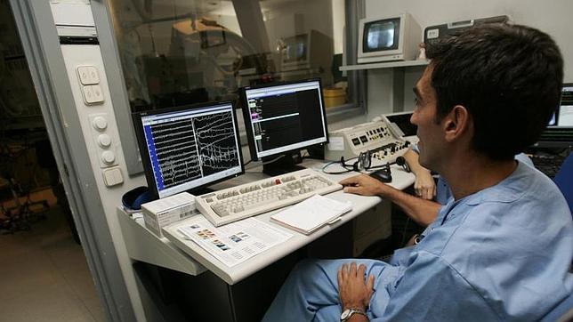 Menos tratamientos anticoagulantes para mujeres con arritmia