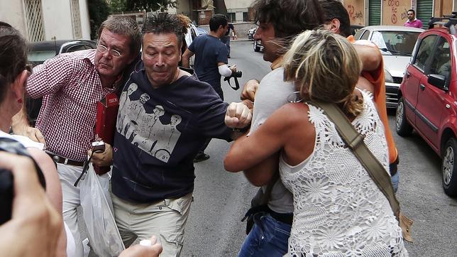 Decenas de personas amargan a un criminal nazi su 100 cumpleaños en Roma