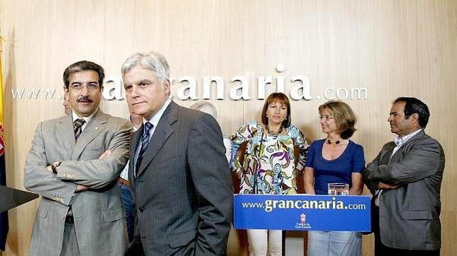 NC afea al PSOE que sacrifique su ideología por estar en el Ejecutivo regional