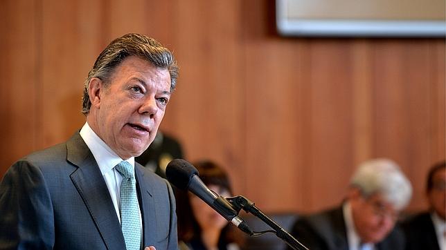 Santos defiende las conversaciones con las FARC pese a la muerte de 15 soldados