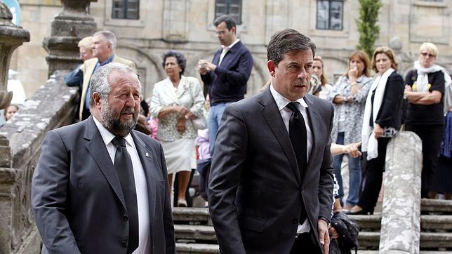 Besteiro logra los avales y aventaja a Vázquez en su carrera a O Pino