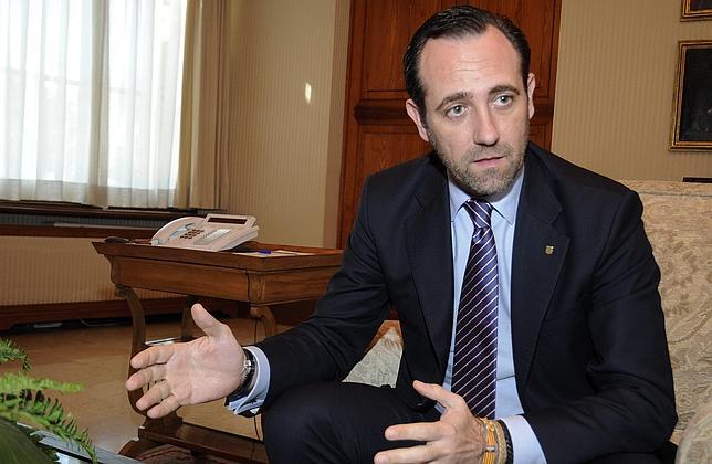 La consejera de Educación balear justifica el cese de tres directores críticos con el trilingüismo