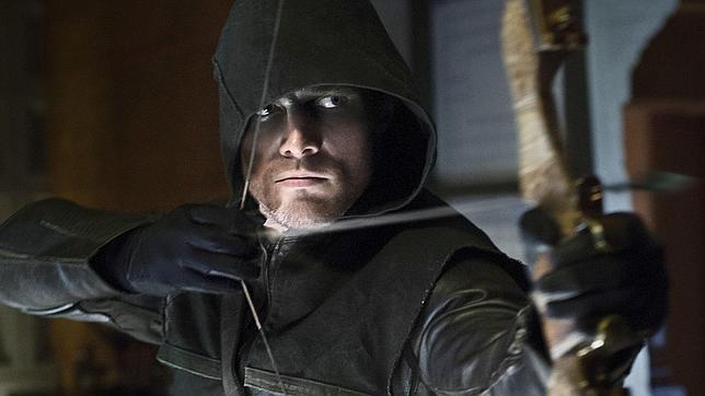 «Arrow» se consolida frente a «Campamento de verano»