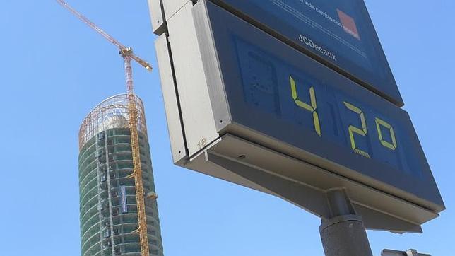 Bajan las temperaturas este fin de semana, pero la alerta por incendios es máxima