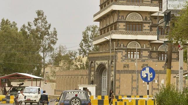 Francia y Reino Unido también cierran hasta el lunes sus embajadas en Yemen