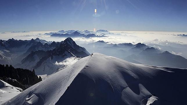 Los glaciares que cubren las cumbres de las montañas las protegen de la erosión