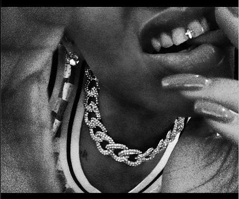 El grimoso piercing de Rihanna