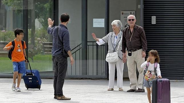 Entrega a sus hijos a su exmujer nipona porque en Japón no hay régimen de visitas