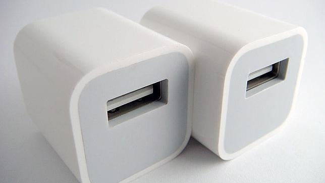Apple inicia el cambio de cargadores falsos tras la muerte de una chica china