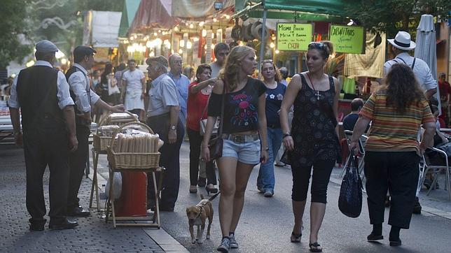 Fiestas de San Lorenzo en el barrio de Lavapies. Barquilleros.