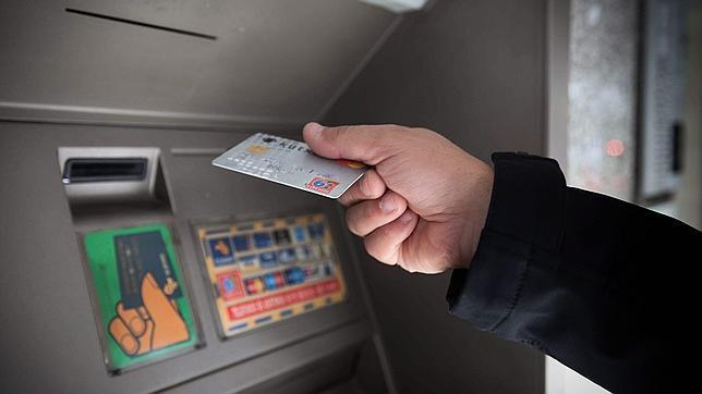 Tres de cada cuatro familias tienen más problema en afrontar el pago de tarjetas de crédito que la hipoteca