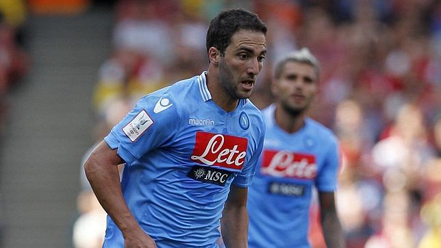 Higuaín se estrena con el Nápoles