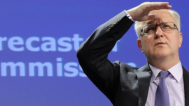 Rehn pide a España una bajada de sueldos en línea con lo propuesto por el FMI