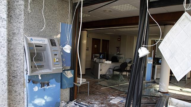 El PSdeG vota en contra o se abstiene de condenar a Resistencia Galega en 24 concellos