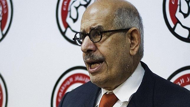 El Baradei dimite como vicepresidente: «Pido al Altísimo que preserve Egipto»