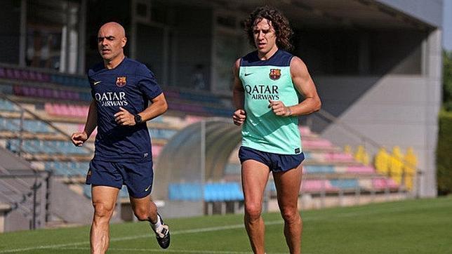 Carles Puyol vuelve a trabajar en el césped
