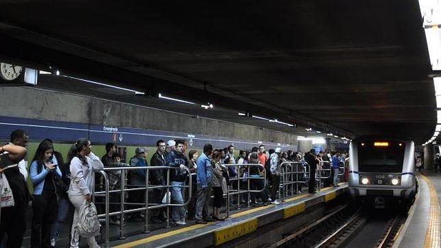 17 unidades de metro con seis coches cada una
