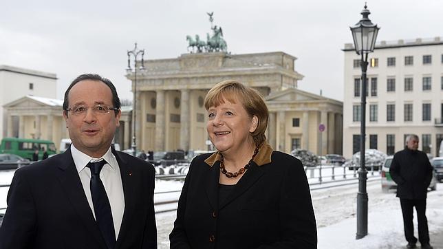 Merkel y Hollande señalan la necesidad de una «consulta urgente» sobre la situación en Egipto