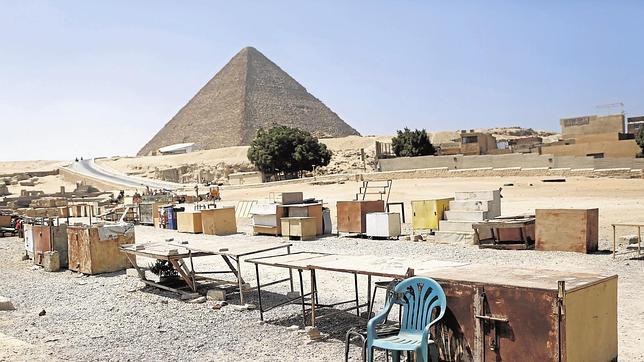 Las pirámides se quedan desiertas