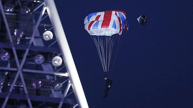 Mark Sutton, el doble del agente 007, también murió practicando «wingfly»