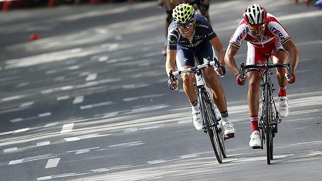 Una Vuelta entre tres