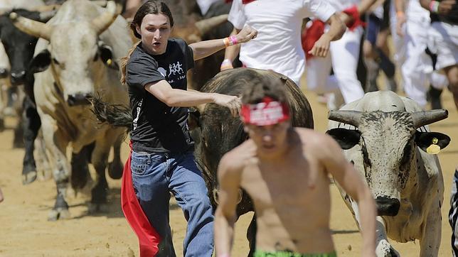 Encierros y tomatina a la «americana» congregan a miles de personas en EE.UU.