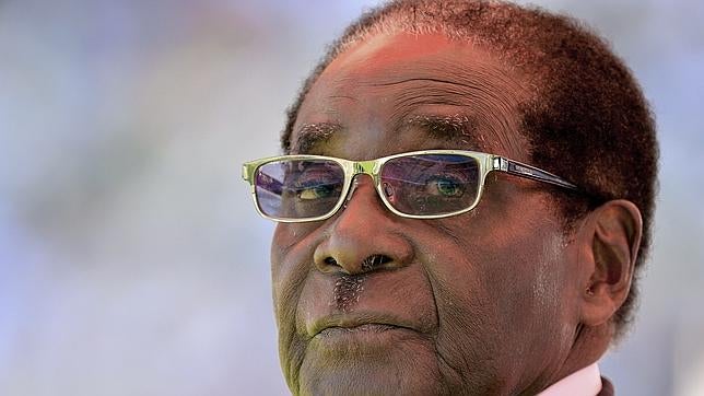 Mugabe amenaza a Reino Unido y Estados Unidos: «Si tú me golpeas, yo te golpeo»