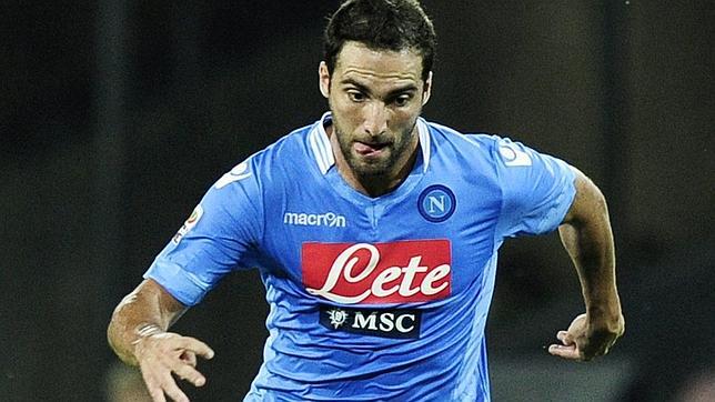 Higuaín, ingresado tras golpearse con una roca en el mar