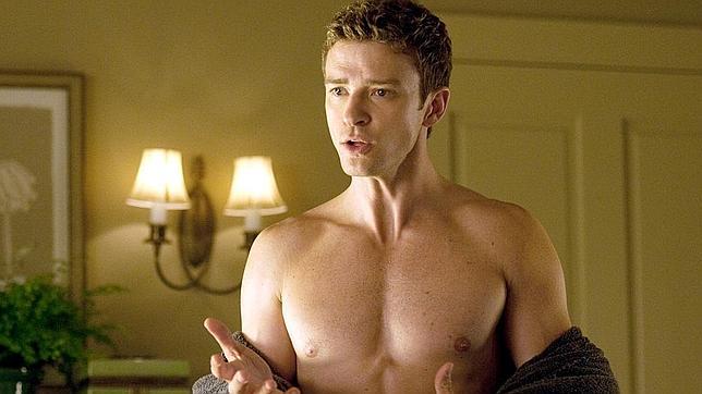 En la comedia, Justin luce su torso desnudo