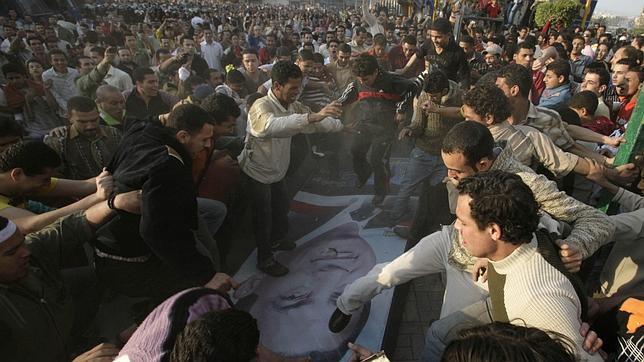 España aplaza la venta de material militar a Egipto