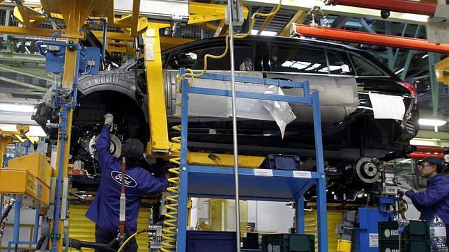 Ford recupera 1.000 empleos con la producción de noche a partir del día 1