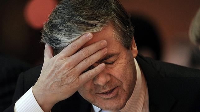 Ackermann renuncia a la presidencia de Zurich tras el suicidio de su director financiero