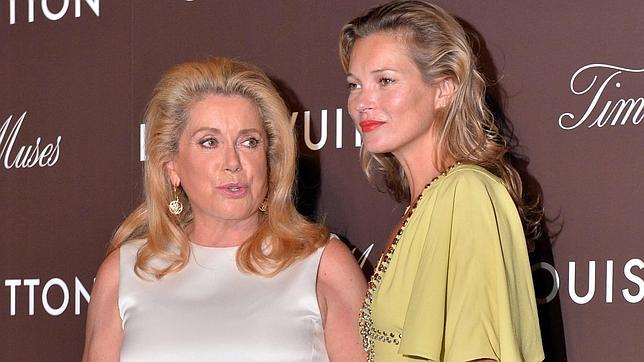 Catherine Deneuve y Kate Moss juntas en una exposición de Louis Vuitton