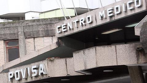 El juzgado da la razón a los trabajadores de Povisa y ordena retomar al convenio propio