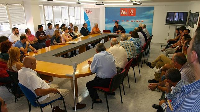 Besteiro promete una reunión anual con la militancia si logra liderar el PSdeG