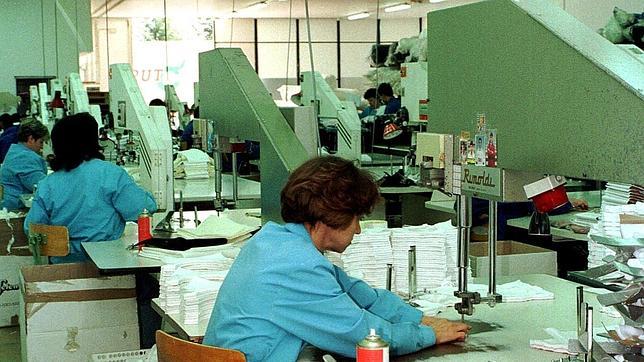 La actividad manufacturera en España creció en agosto por primera vez en 28 meses