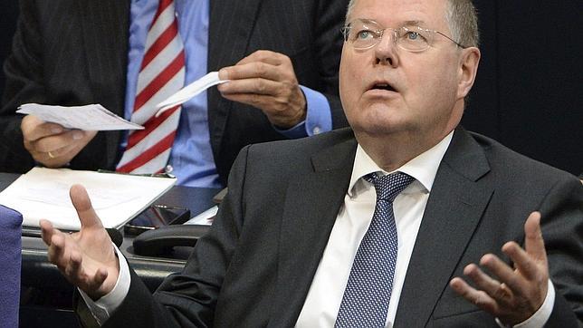 Steinbrück recorta un punto a Merkel tras el debate, pero sigue lejos en las encuestas