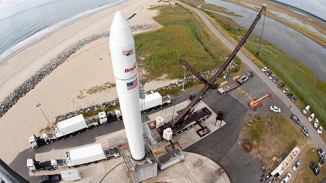 El cohete Minotaur V, en las Instalaciones de Vuelo de Wallops, preparado para el lanzamiento