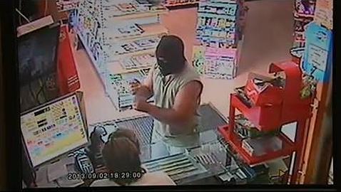 Una mujer de Poio regatea con un atracador el botín