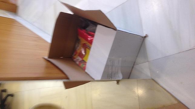 Olazagutia oculta la bandera de España en una caja para no izarla