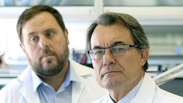 Mas rinde pleitesía a Junqueras y rectifica: «Habrá consulta sí o sí»