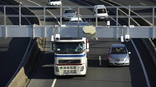 Una asociación de automovilistas denuncia que la DGT aplica incorrectamente los márgenes de error de los radares