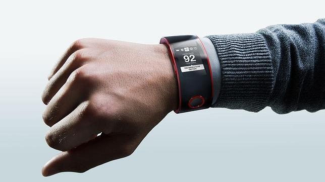 Nissan entra en la batalla de los «smartwatch» con Nismo Watch
