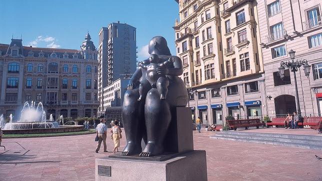 Escultura de Botero en la plaza de la Escandalera