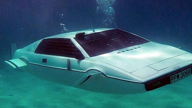 Un coche submarino del agente 007 supera los 640.000 euros en una subasta