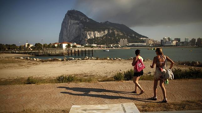 Cameron, a los gibraltareños:  «Nunca acordaremos un traspaso de soberanía sin vuestro consentimiento»