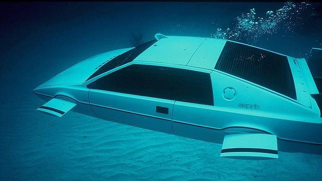 Subastan el coche submarino de James Bond por más de un millón de euros